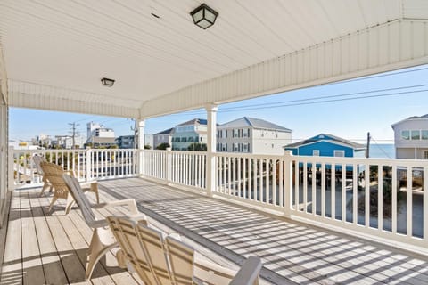 Tides Like These - Gorgeous 6 Bedroom Elite Beach Home! Pet Friendly! House in Garden City