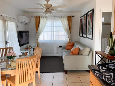 8670 San Carlos - South Gate CA - The Best 2 Rooms Apartment in South Gate