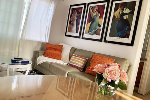 8670 San Carlos - South Gate CA - The Best 2 Rooms Apartment in South Gate