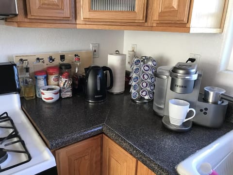 8670 San Carlos - South Gate CA - The Best 2 Rooms Apartment in South Gate