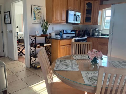 8670 San Carlos - South Gate CA - The Best 2 Rooms Apartment in South Gate