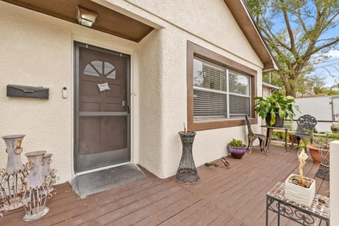 Pool Paradise, Fire Pit Evenings & Game Room House in Tampa