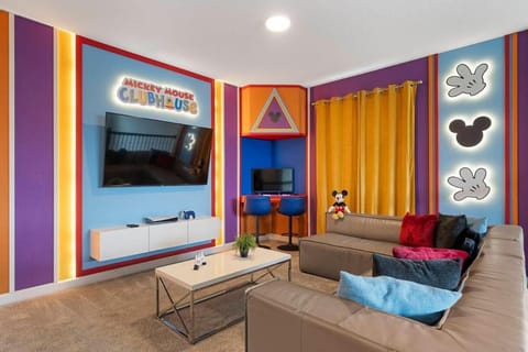 Communal lounge/ TV room