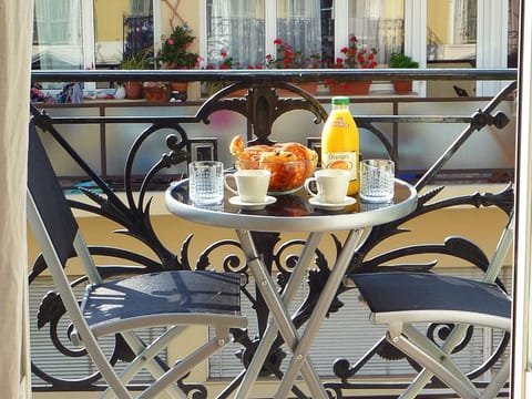 Property building, Balcony/Terrace