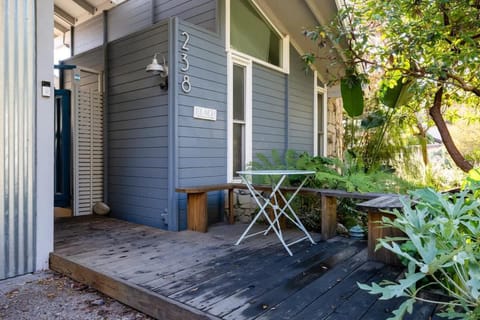 Aptos Coastal Studio Walk to Beach and Private Patio House in Rio Del Mar