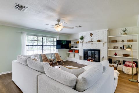 Bring Your Boat! Canal-Front Tavares Home with Dock House in Tavares