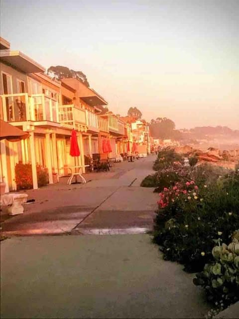 Aptos Beach Retreat Hot Tub & 5 Min Walk to Sand House in Rio Del Mar