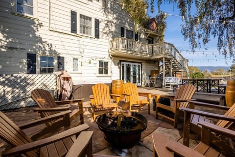 Grand Wine Country 6BR Retreat Hot Tub & Views House in San Francisco Bay Area