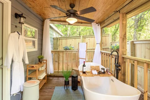 Hot Tub, Hot Tub