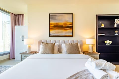 Sun Tower - Amazing Amenities - Elevator drive to Shams Boutik Mall - 1 min walk to the Beach - 5 min to ADGM, Cleveland, Galleria - Heart of Al Reem Island Apartment in Abu Dhabi