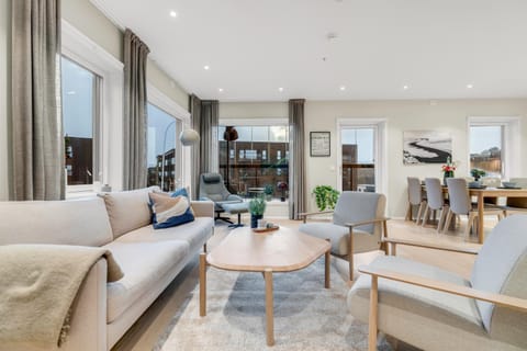 Arctic Supreme Luxe l Heated Balcony l Free Parking Apartment in Tromso