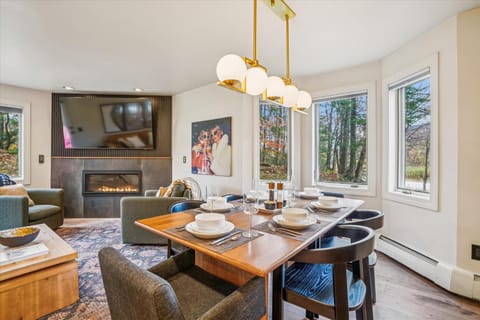 Ski In/Ski Out Pico Resort Unit E106: 3BR newly renovated condo House in Mendon