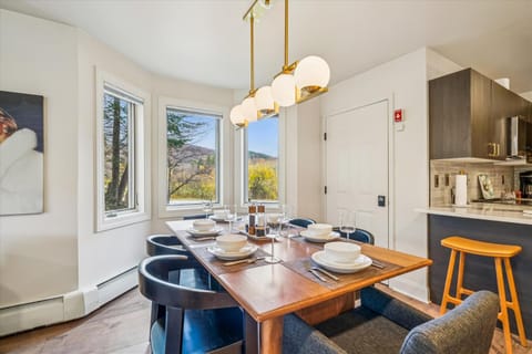 Ski In/Ski Out Pico Resort Unit E106: 3BR newly renovated condo House in Mendon