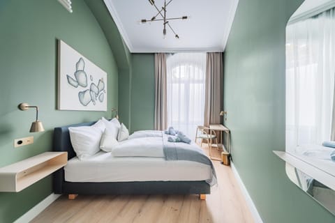 Photo of the whole room, Bedroom