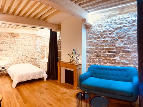 Bed, Living room, Photo of the whole room, Seating area, Bedroom