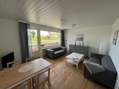 TV and multimedia, Seating area, Dining area