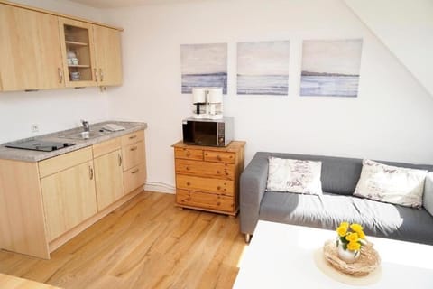Kitchen or kitchenette, Living room, Seating area, pet friendly