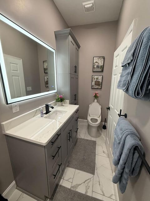 Cozy Condo Near Portsmouth Naval House in Portsmouth