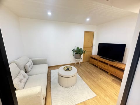 Communal lounge/ TV room, TV and multimedia, Living room, Seating area