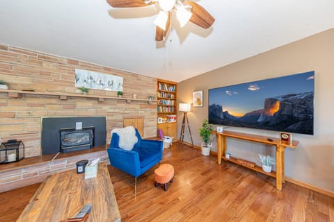 Sierra View Retreat with Newly Installed Hot tub! House in Oakhurst