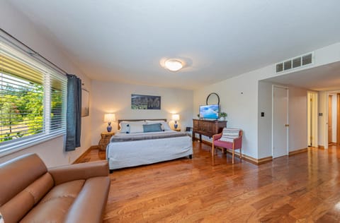 Sierra View Retreat with Newly Installed Hot tub! House in Oakhurst