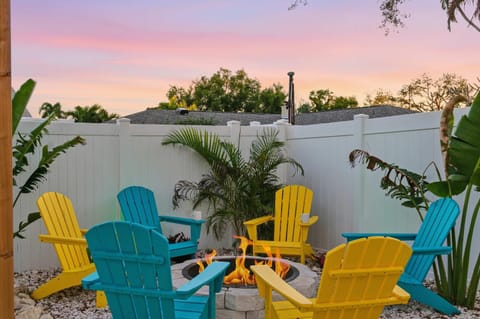 Family villa w pool cornhole & putting green House in Seminole