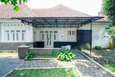 Property building, Day, Garden view