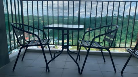 Natural landscape, View (from property/room), Balcony/Terrace, Dining area, Mountain view