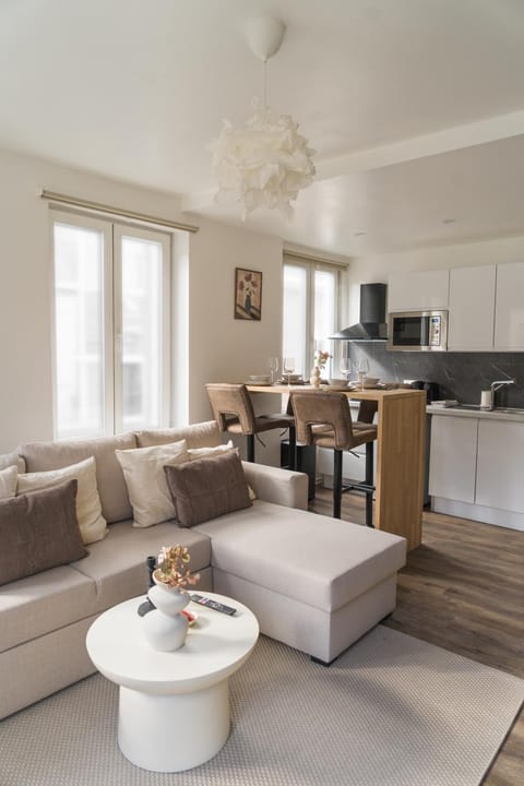 Kitchen or kitchenette, Living room