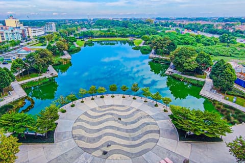 Day, Neighbourhood, Natural landscape, Bird's eye view, Lake view