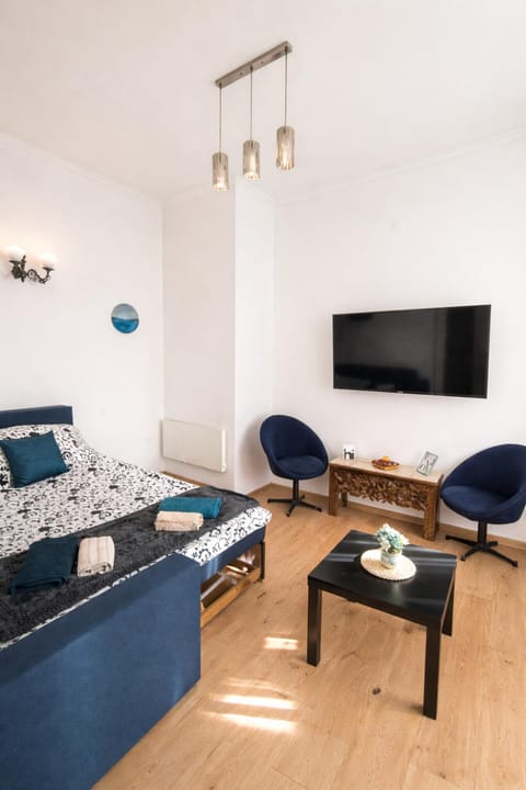 Communal lounge/ TV room, TV and multimedia, Living room, Seating area
