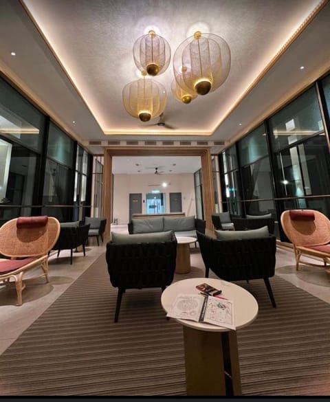 Property building, Lounge or bar, Seating area, Mountain view