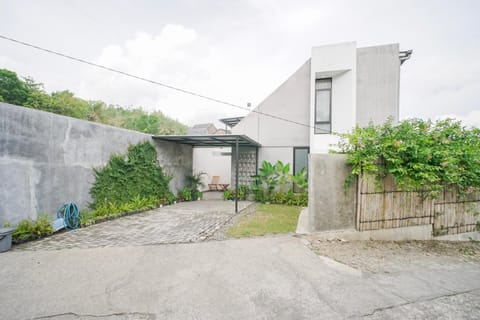 Property building, Day