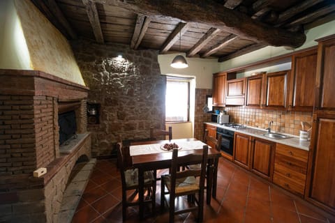 Kitchen or kitchenette, Dining area, pet friendly