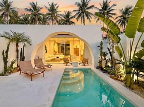 Property building, Patio, Day, Natural landscape, Garden, Living room, Seating area, Garden view, Pool view, Swimming pool, sunbed