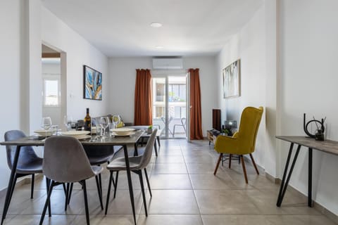 Living room, Seating area, Dining area