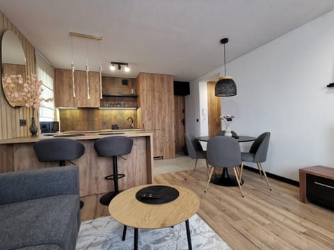 Kitchen or kitchenette, Living room