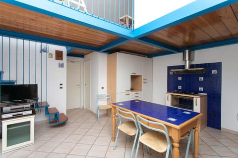 Trilocale con terrazzino a Marcelli - M025 Apartment in Marcelli