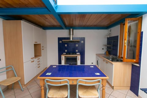 Trilocale con terrazzino a Marcelli - M025 Apartment in Marcelli