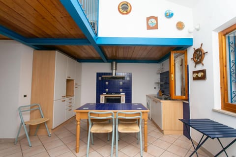 Trilocale con terrazzino a Marcelli - M025 Apartment in Marcelli