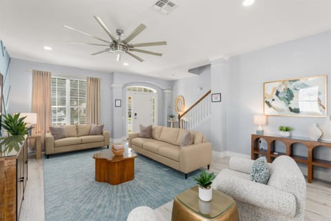 Fabulous Windsor Hills View - Huge pool deck - newly redecorated open plan House in Windsor Hills