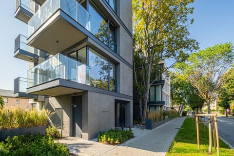 Property building, Day, Neighbourhood, Natural landscape