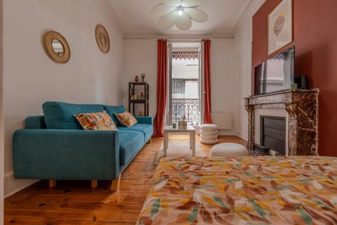 Bed, TV and multimedia, Living room, Photo of the whole room, Seating area, Bedroom