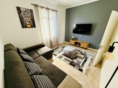 Communal lounge/ TV room, TV and multimedia, Living room, Seating area, Evening entertainment