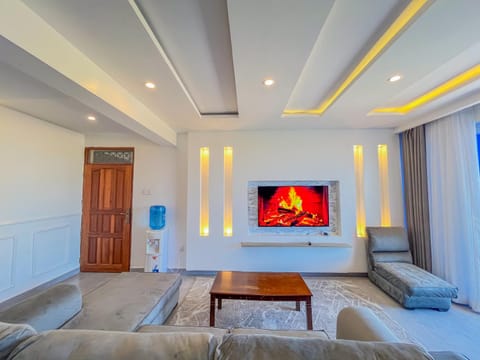 Communal lounge/ TV room, TV and multimedia, Living room, Seating area, Evening entertainment