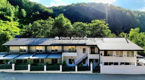 Property building, Spring, Day, Natural landscape, Mountain view, Parking