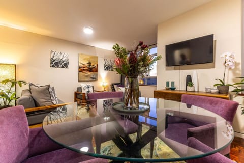 Communal lounge/ TV room, TV and multimedia, Living room, Seating area, Evening entertainment