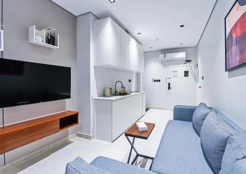 Communal lounge/ TV room, TV and multimedia, Kitchen or kitchenette, Living room, Seating area, Dining area, Evening entertainment, minibar, air conditioner