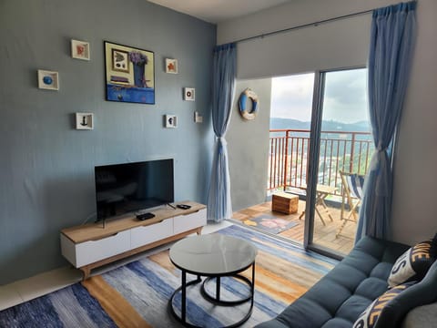 Communal lounge/ TV room, Natural landscape, TV and multimedia, Balcony/Terrace, Living room, Seating area, Evening entertainment, Mountain view