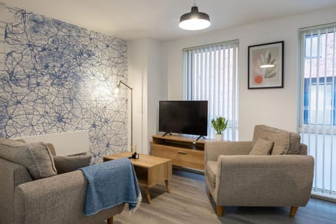 Communal lounge/ TV room, TV and multimedia, Living room, Seating area, Evening entertainment